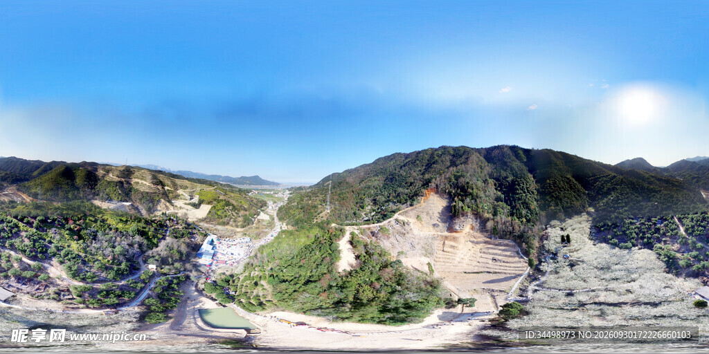 蓝天下山野自然景观