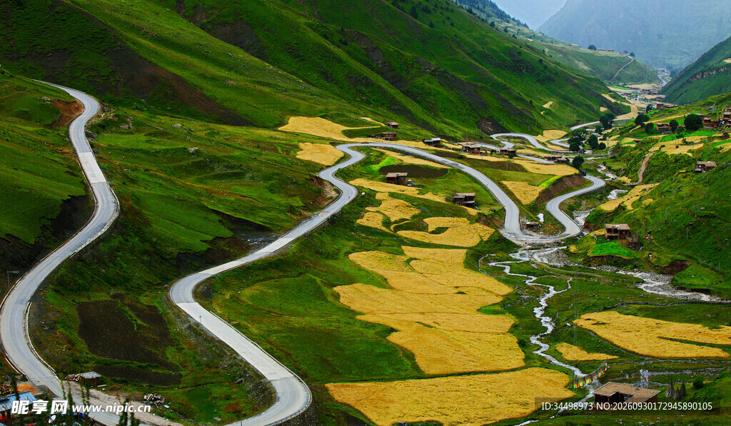 山间盘山公路田园风光