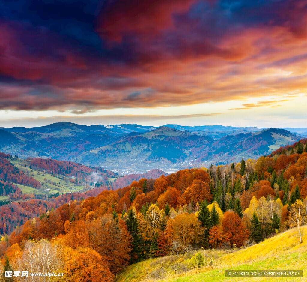 秋日山野黄昏盛景