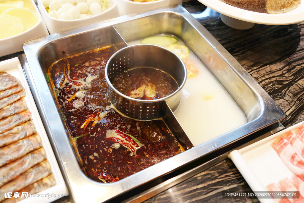 特色多格鸳鸯火锅