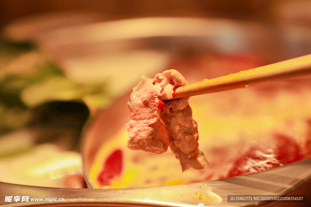 火锅涮肉特写