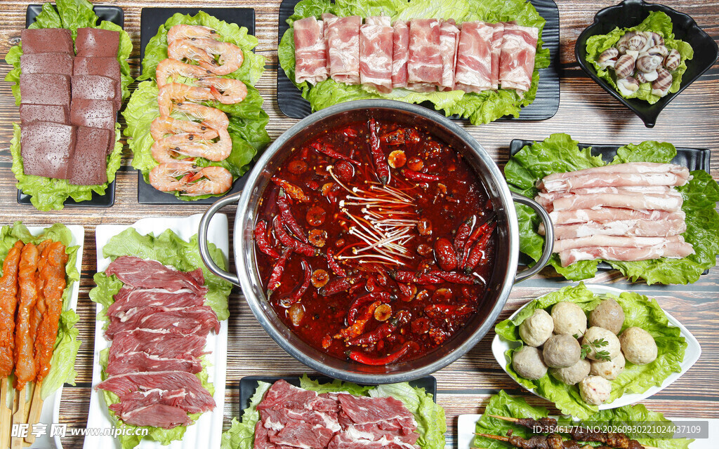 红油火锅丰盛食材