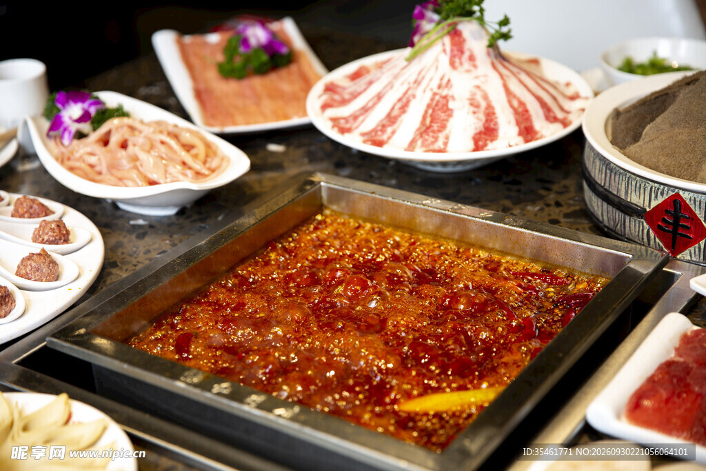 红油火锅配各类涮菜