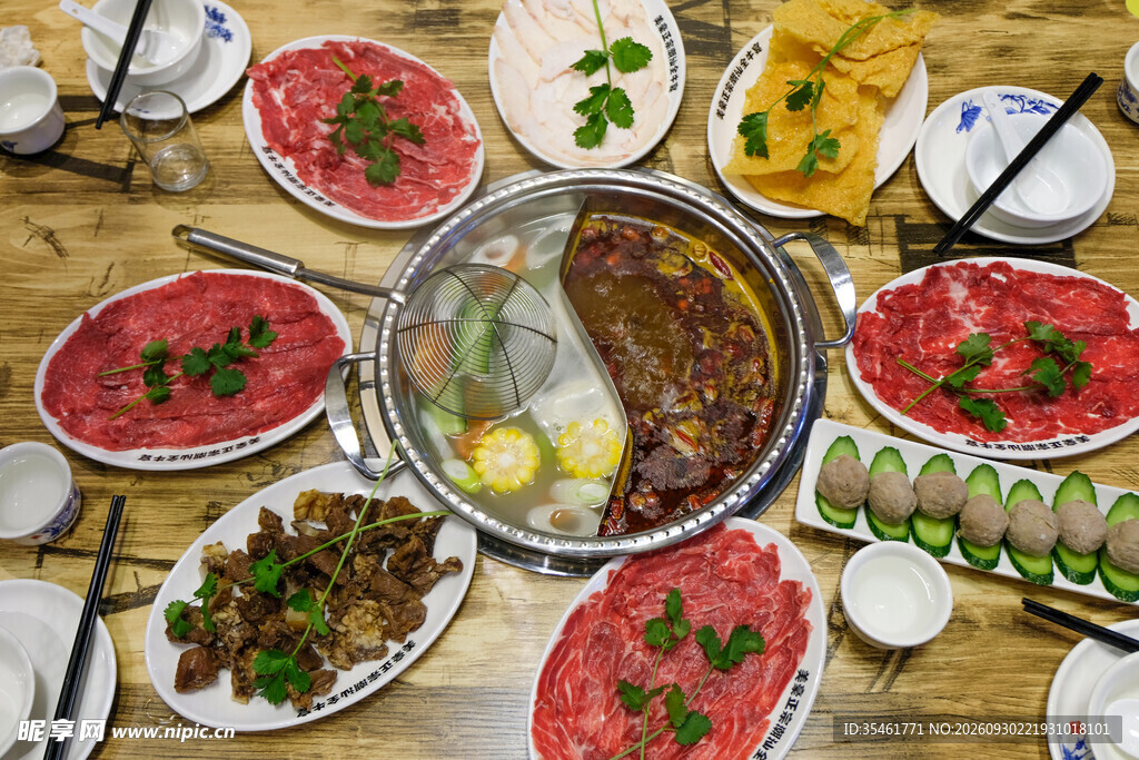 丰盛鸳鸯火锅大餐