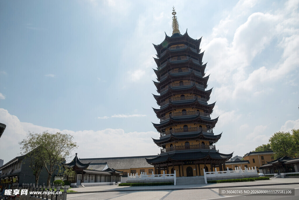 古寺宝塔晴空风光
