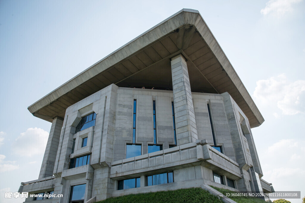 现代公共建筑仰拍