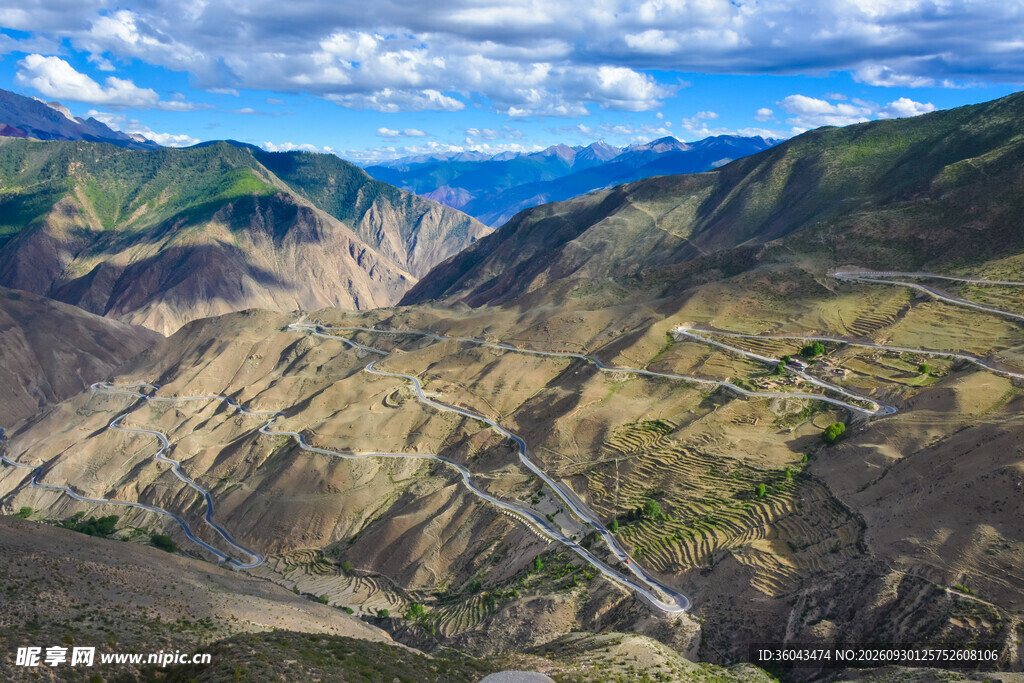 高原峡谷盘山公路风光