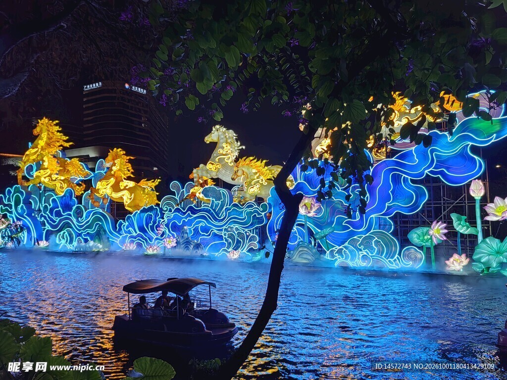 夜湖游船灯光秀