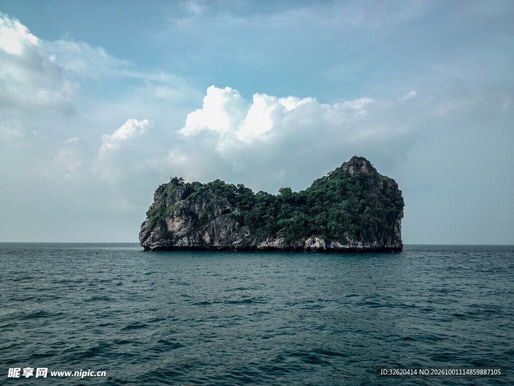远海小岛自然风光