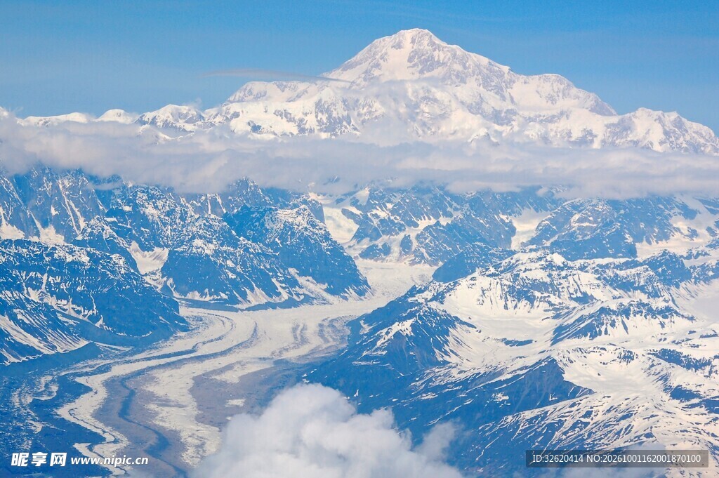 雪山云海自然风光