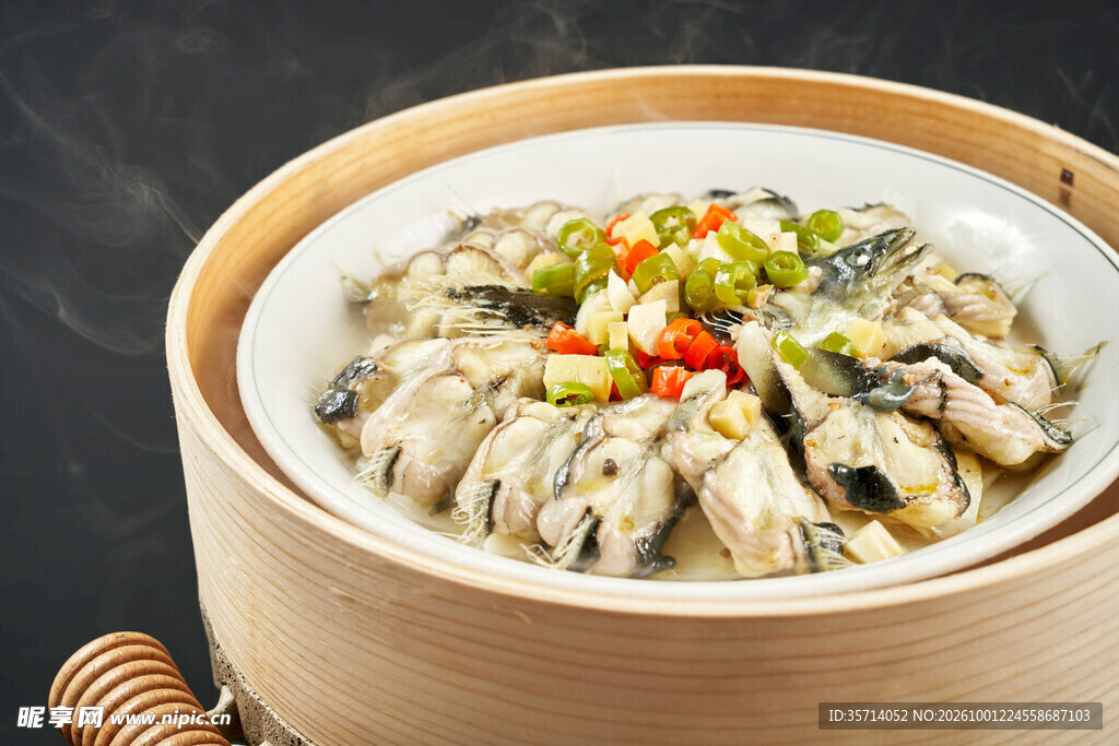 竹笼蒸鲜鱼