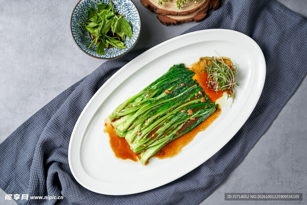 美味浇汁油麦菜