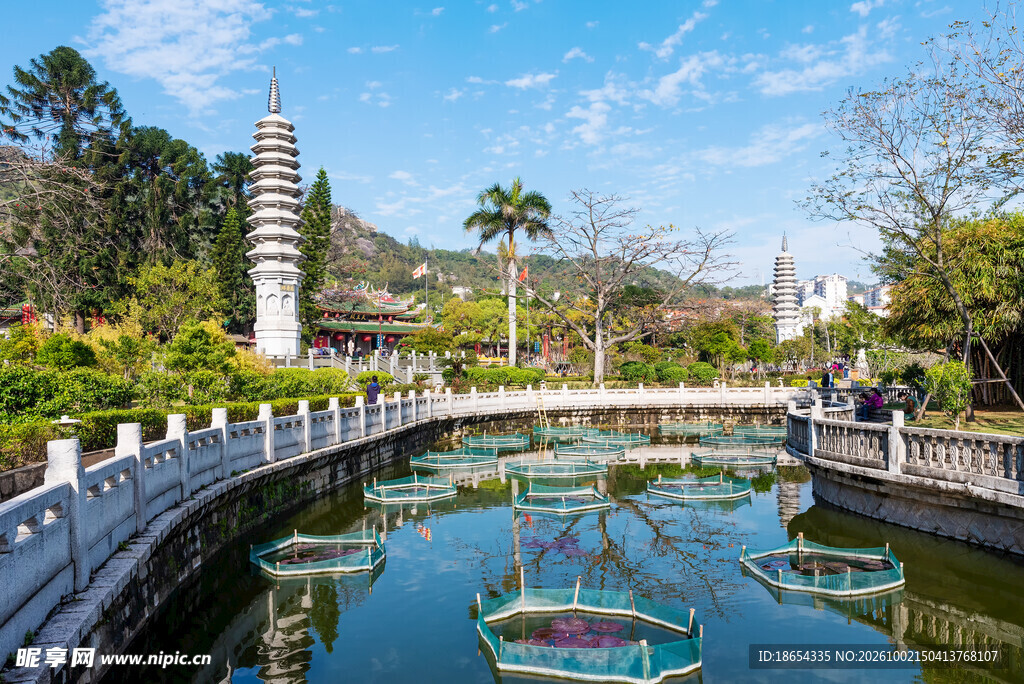 古塔园林湖景风光