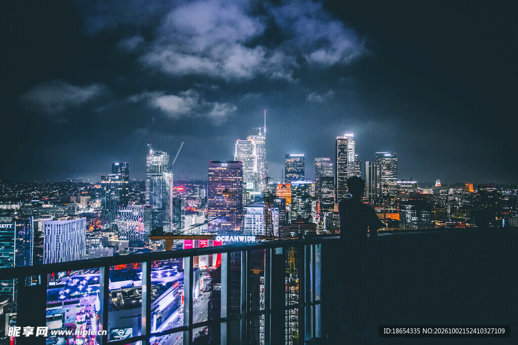 都市雨夜朦胧夜景