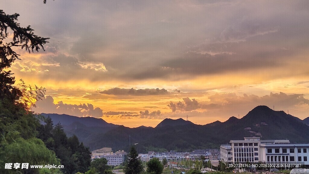 黄昏远山晚霞风光