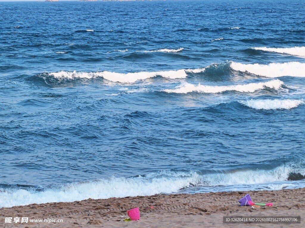 海边沙滩海浪风光