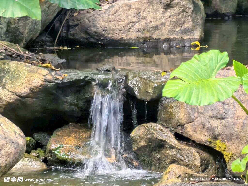 石间小瀑布自然水景