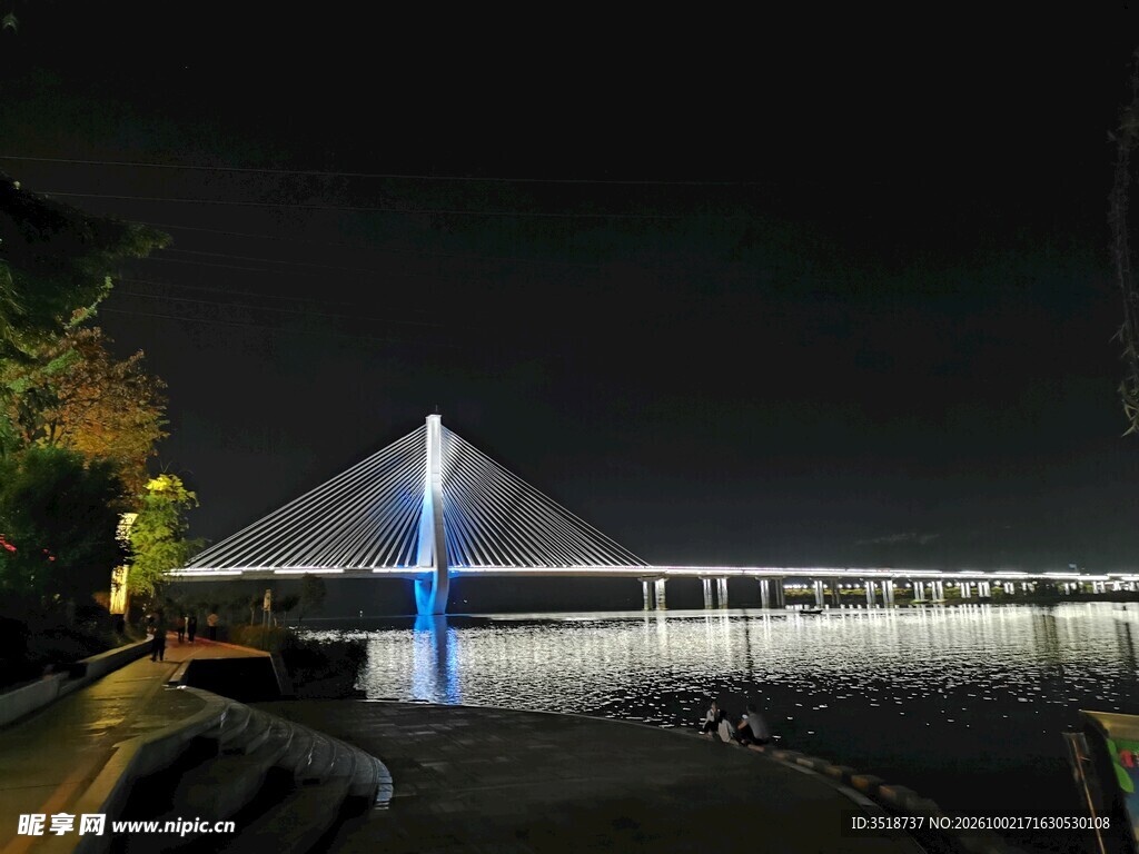 吊桥夜景