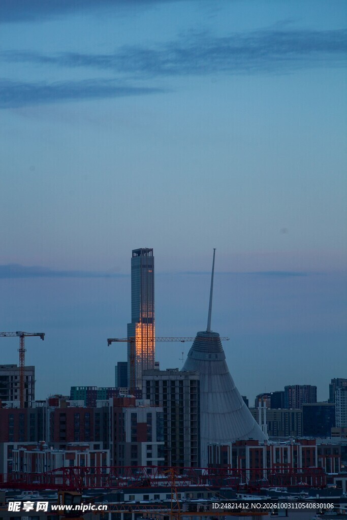 暮色城市天际线