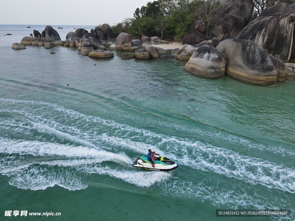 海上摩托艇飞驰
