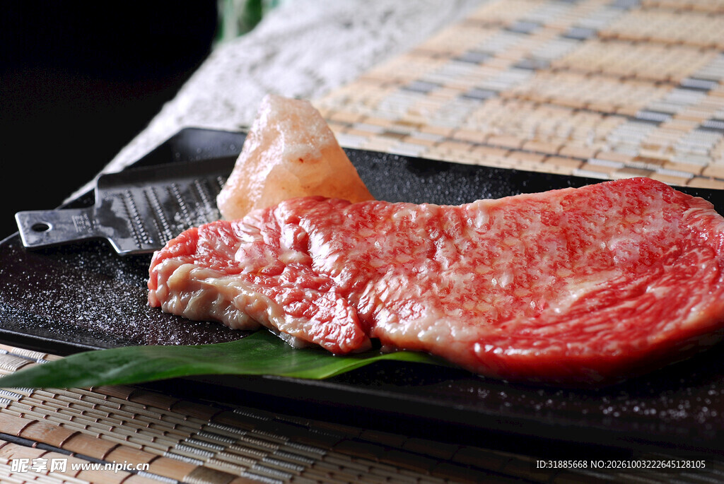 新鲜生牛肉食材特写