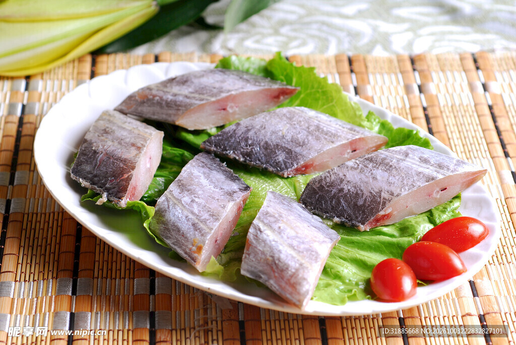 生鲜带鱼段食材摆盘