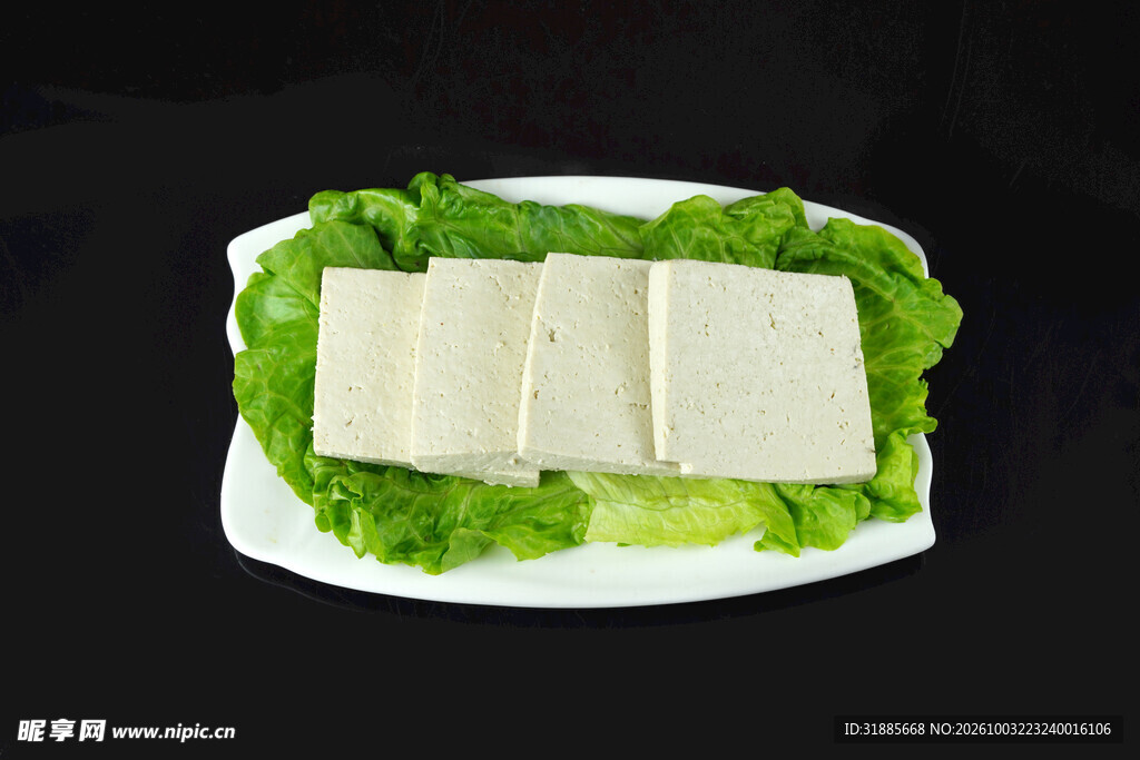 盘装鲜豆腐食材摆盘