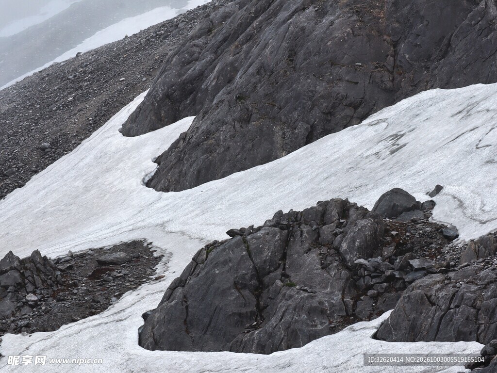 山地冰雪岩石景观