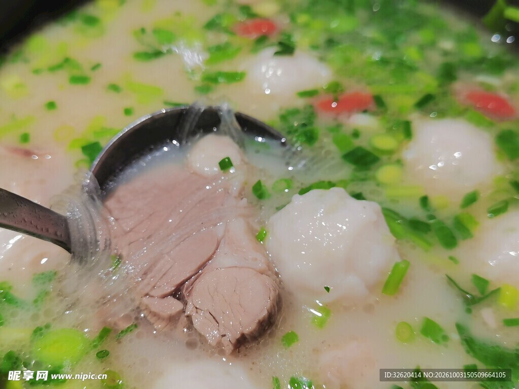 鲜蔬肉丸汤