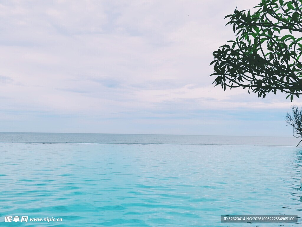 清新静谧海岸自然风光
