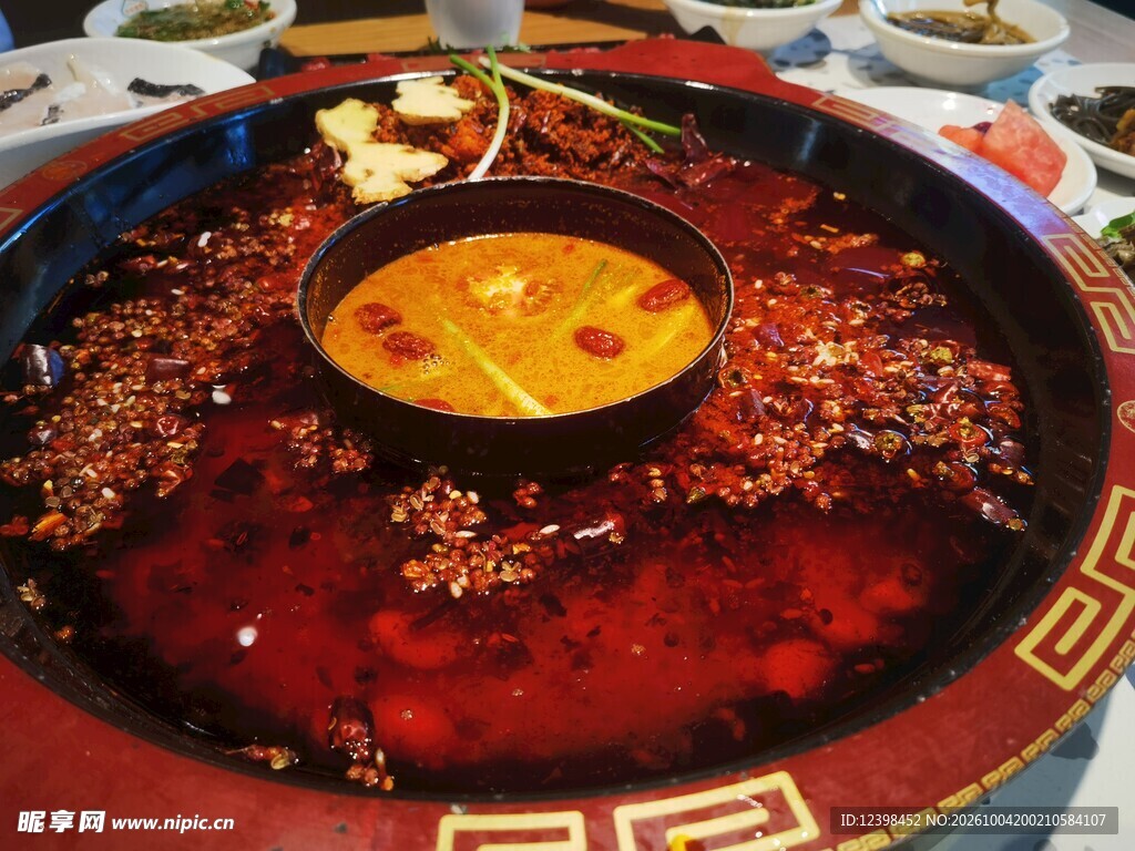 红油鸳鸯火锅