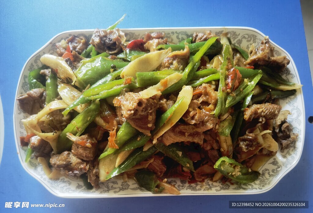 家常青椒炒肉丝
