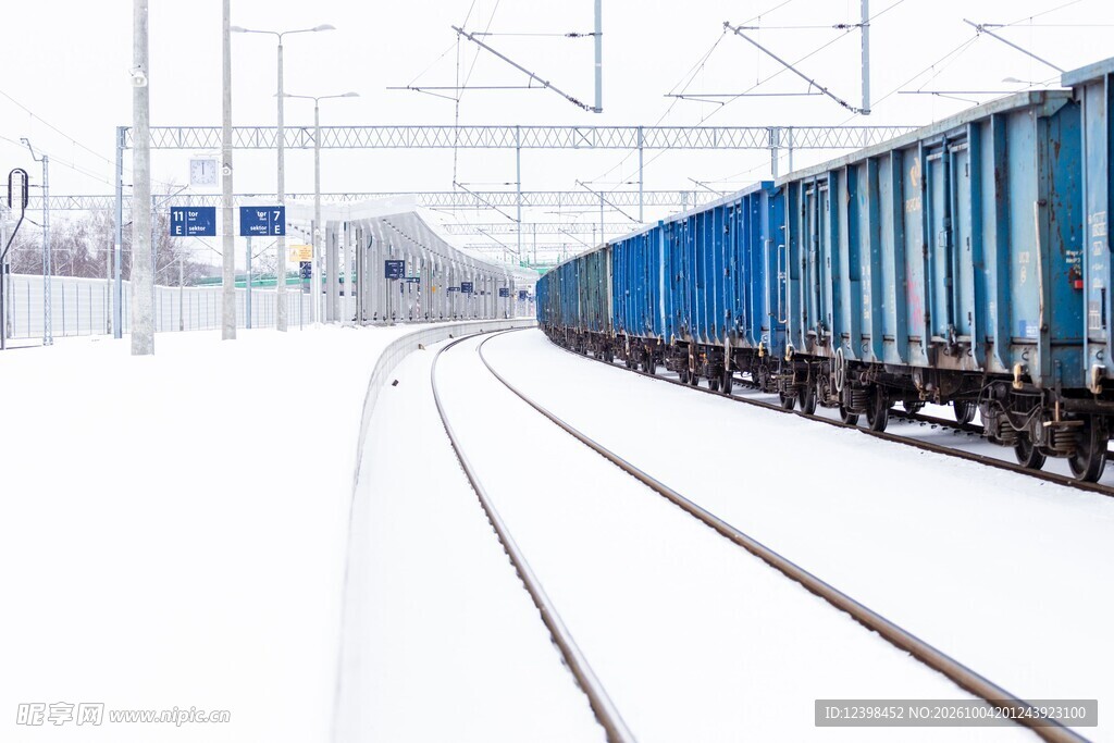 雪地货运列车