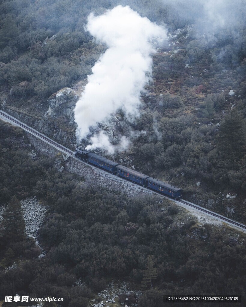 航拍郊野公路云影