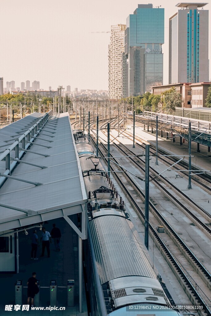 城市轨道交通站台