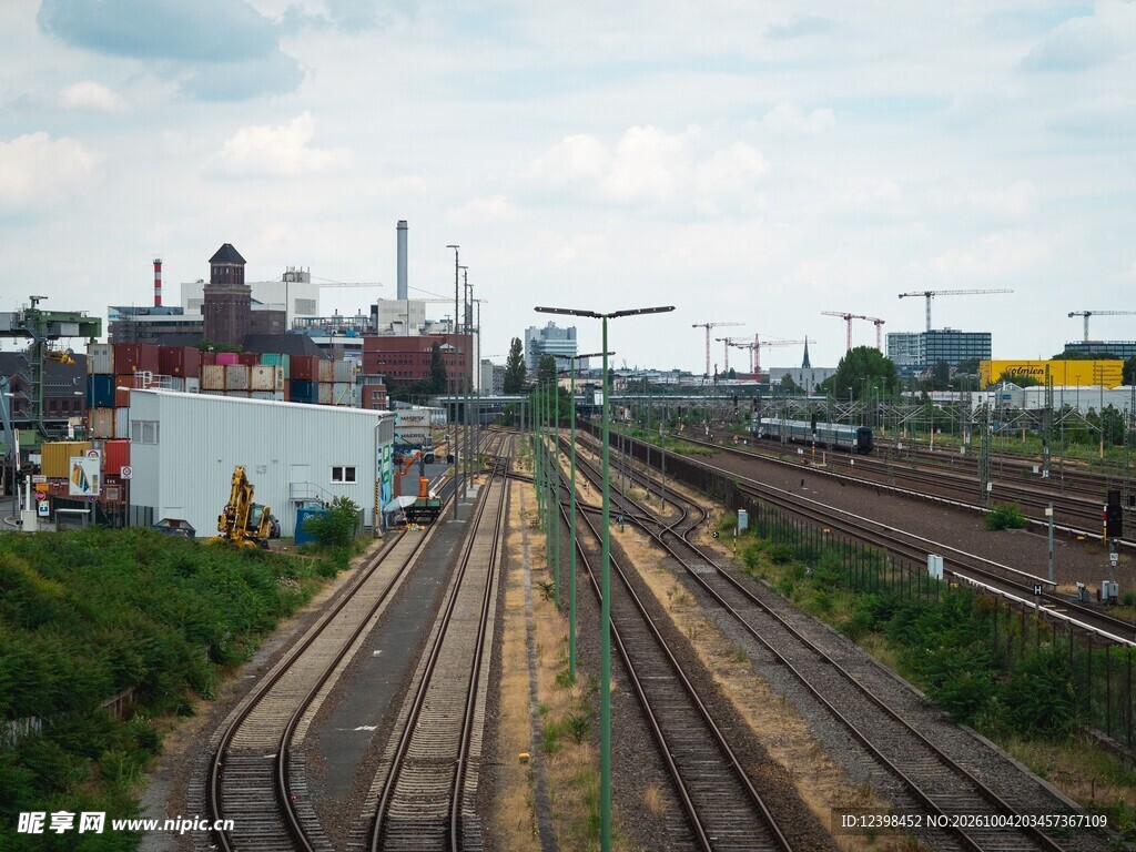 城郊铁路沿线工业景观