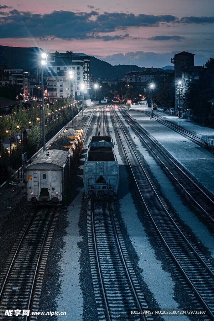 雨后暮色铁路景观