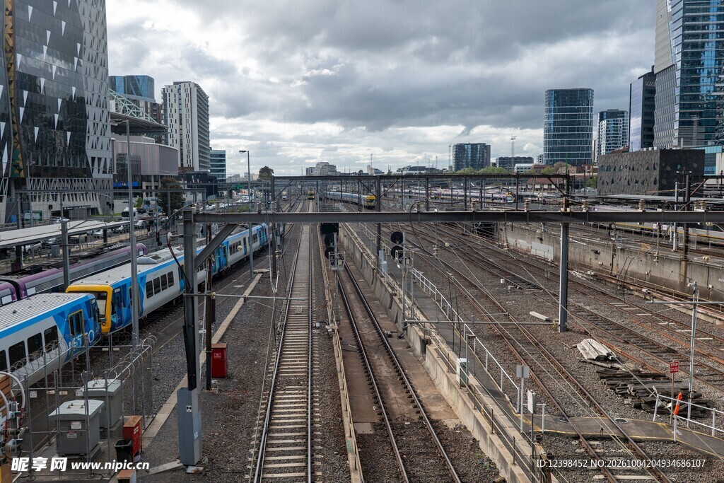 城市铁路轨道景观