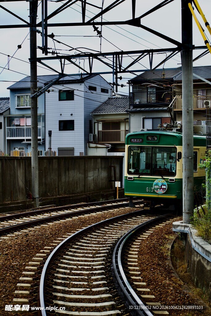 居民区旁的有轨电车