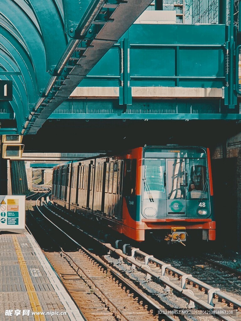 复古地铁站台场景