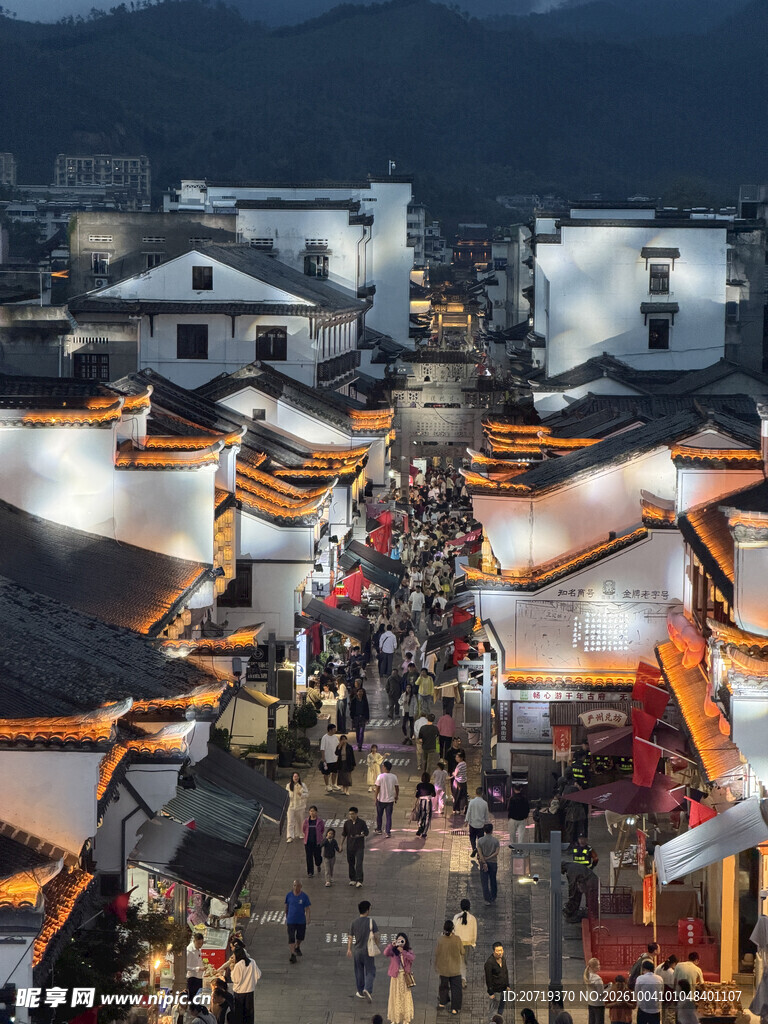 古镇夜市热闹街景