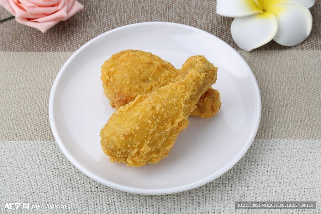 盘中香酥炸鸡腿