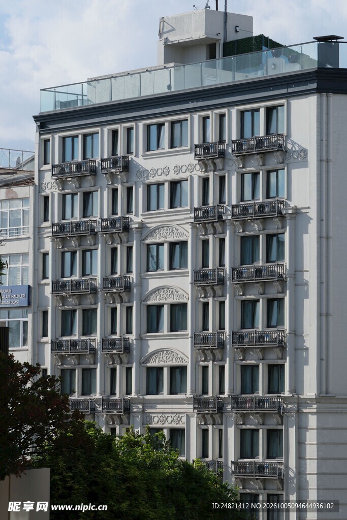 现代城市公寓楼外观