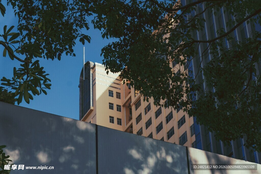 玻璃反射城市建筑