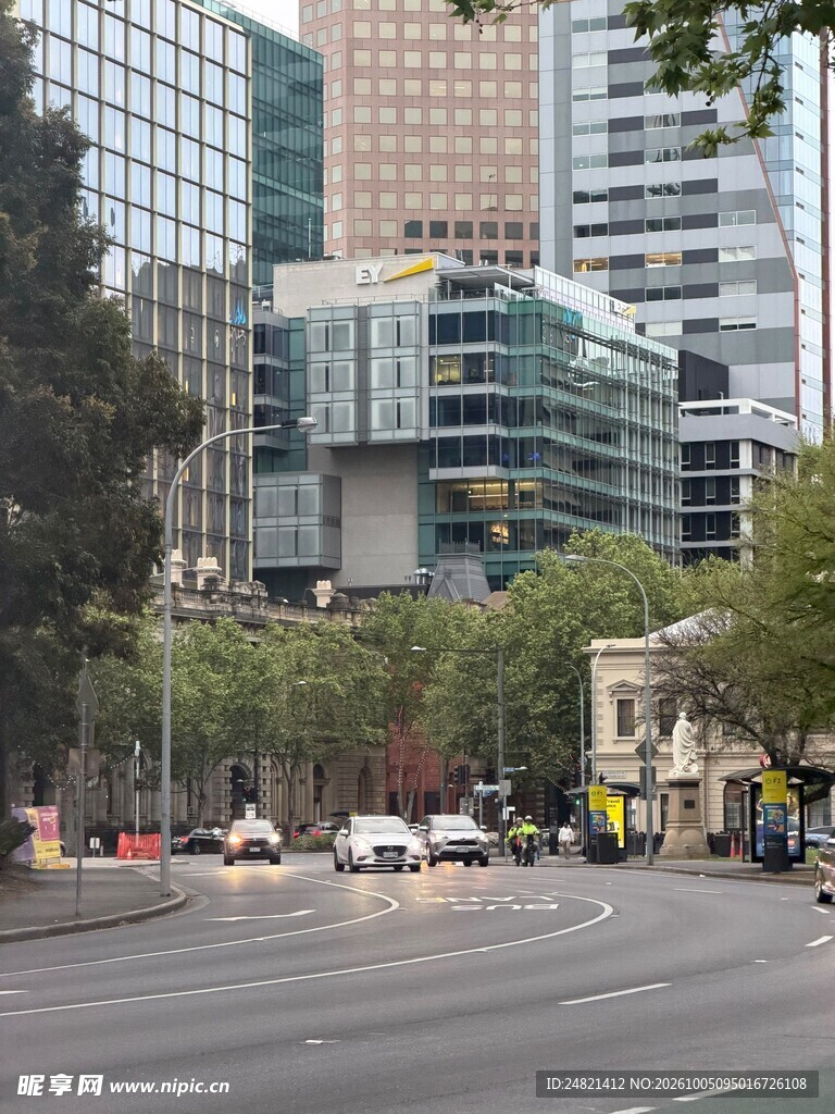 城市商务区街景