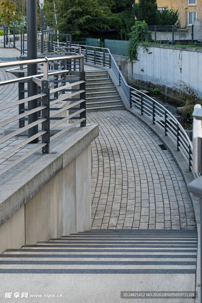 城市户外人行坡道