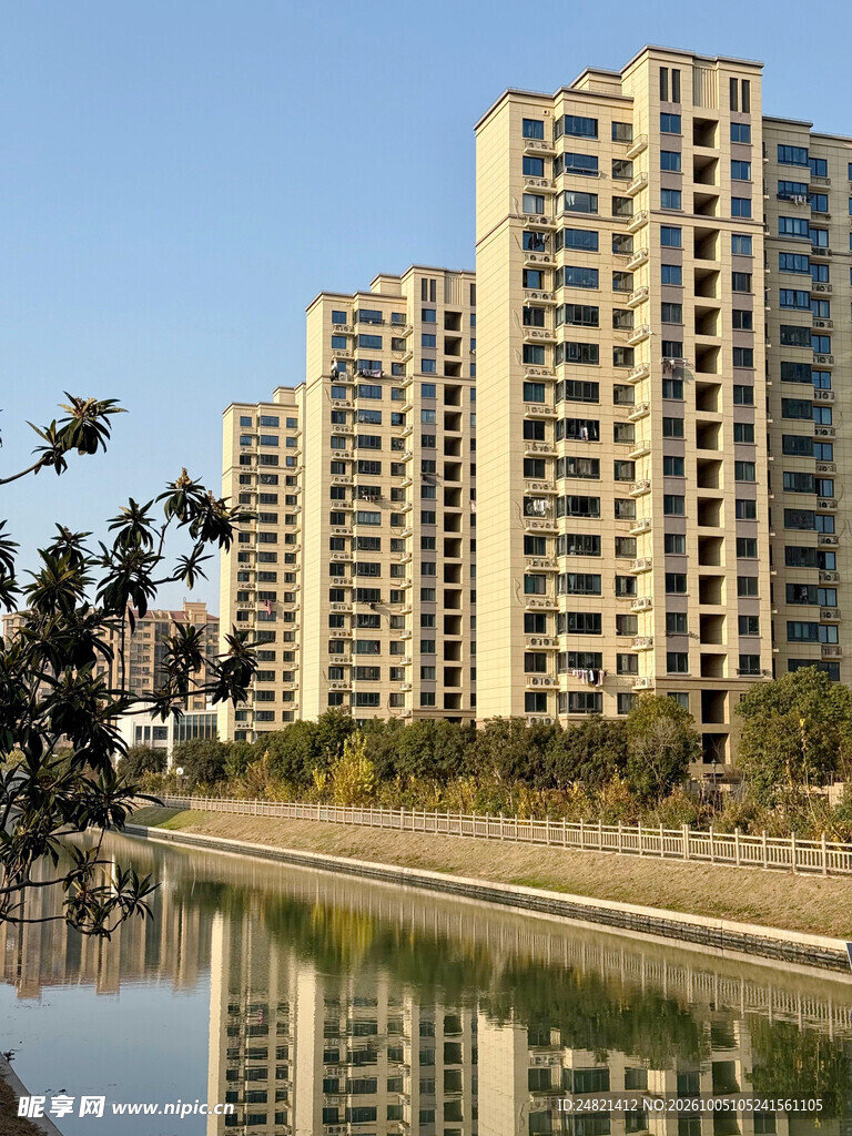 河畔高层住宅建筑群