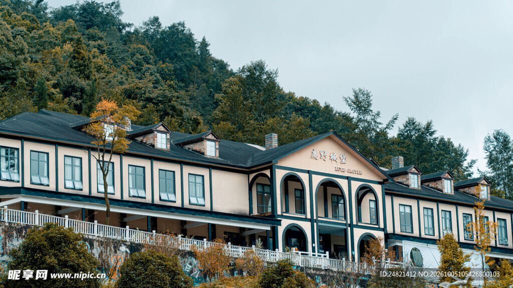 山边欧式复古建筑