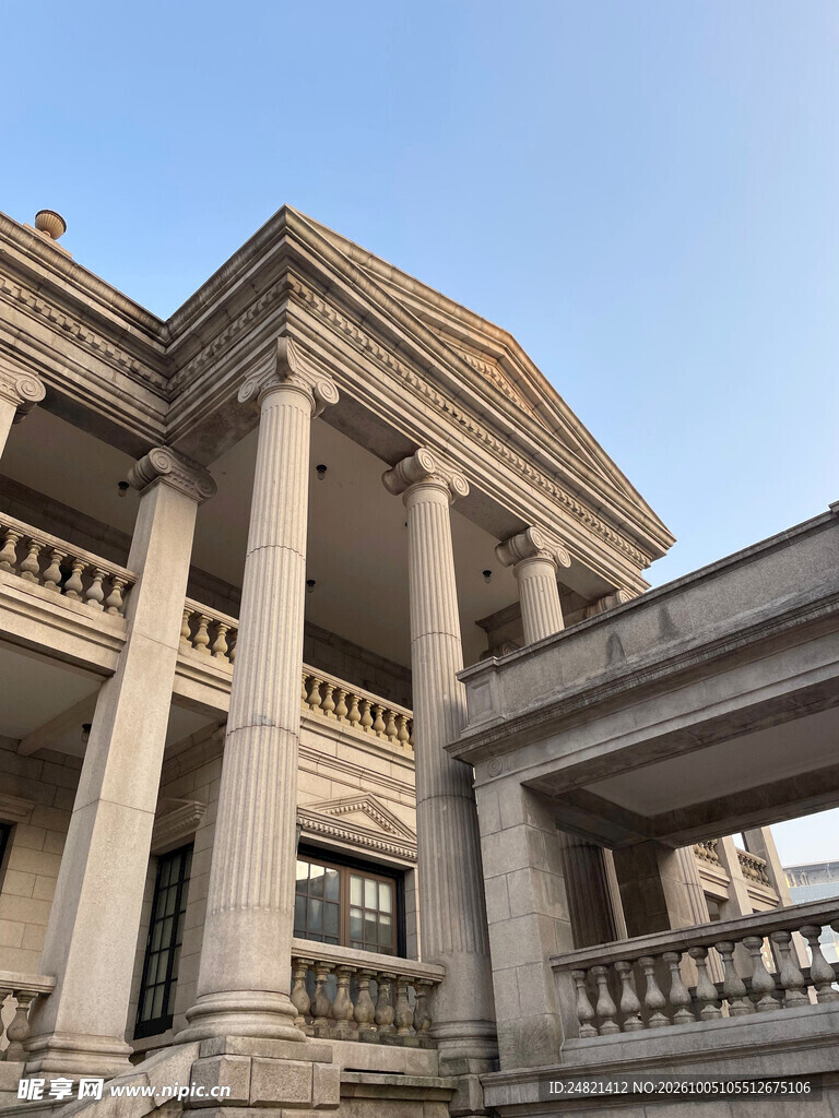 欧式古典建筑仰拍