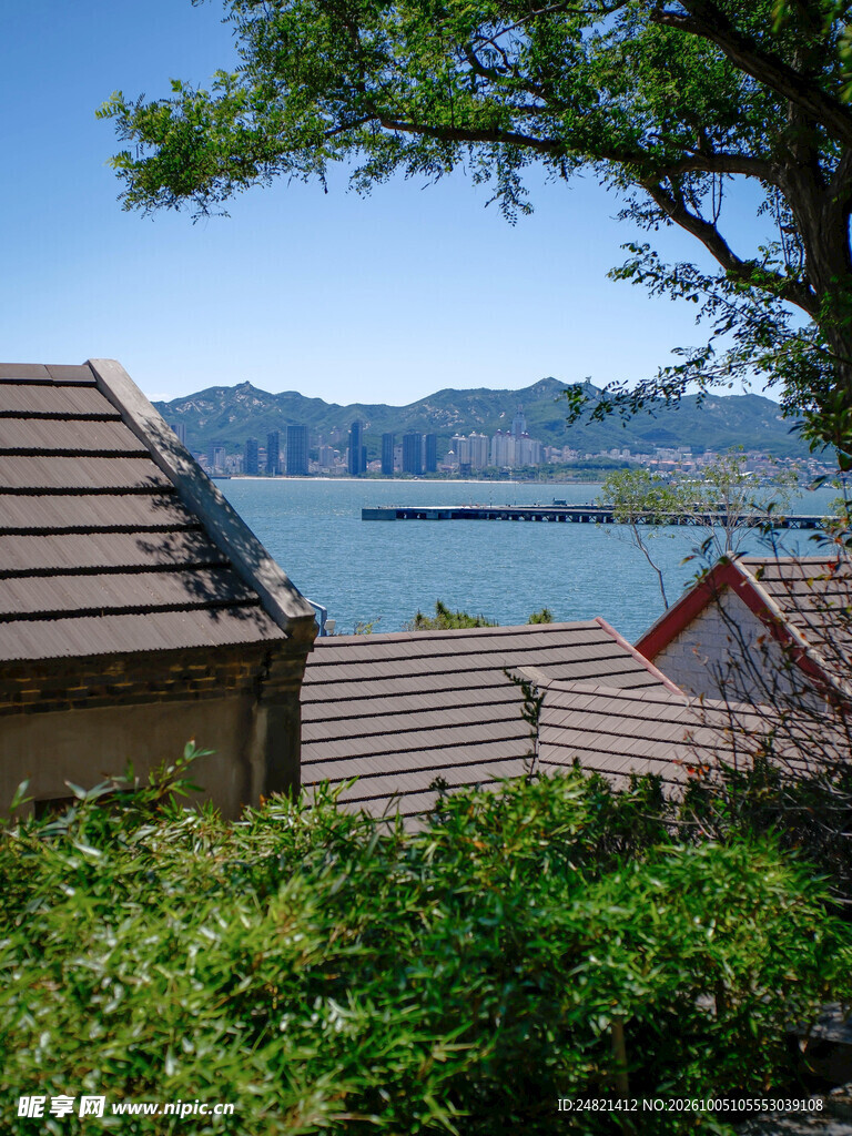 临湖民居远眺湖光山色